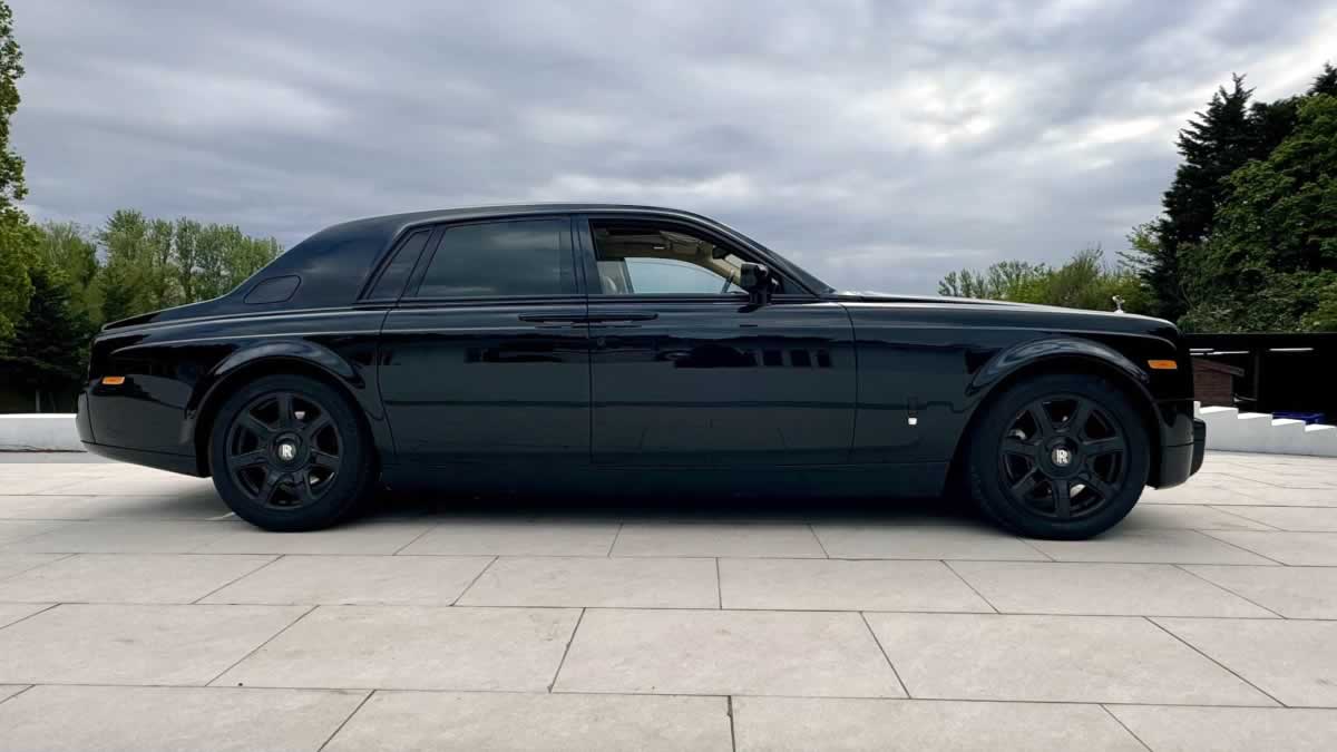 Rolls-Royce Pantom I exterior side