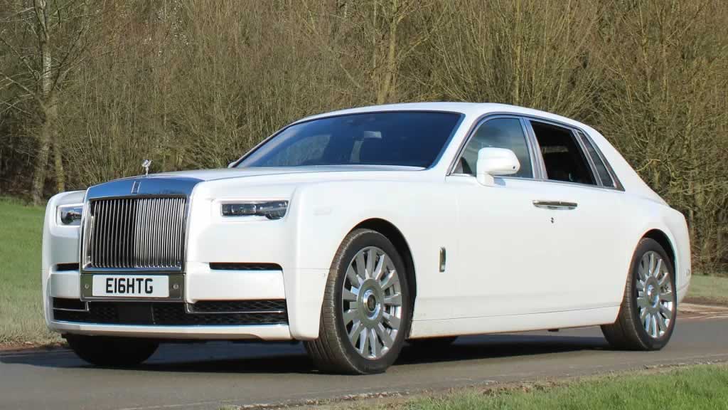 Rolls-Royce Phantom 8 exterior 3/4 passenger side view