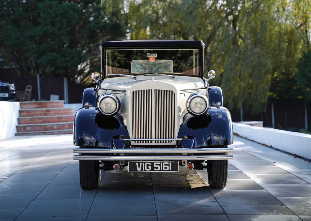 Regent Landaulette front exterior