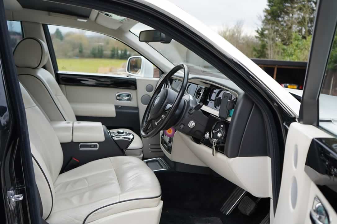 Rolls-Roycce Phantom VII Series II Interior front cabin seating to dashboard
